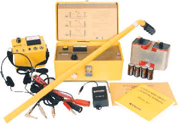 RYCOM 8831 是一種美國(guó)制造的精密、堅(jiān)固、可靠的便攜式儀器。它的設(shè)計(jì)經(jīng)得起多年的大量現(xiàn)場(chǎng)使用。 
8831 可通過(guò) 815Hz 的低頻率發(fā)射 3W 的高功率。低頻下的高輸出信號(hào)可使跟蹤距離達(dá)到最大并將擁擠區(qū)域中的信號(hào)輻射和耦合降到最低。