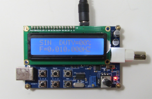 DY-MWG05是基于直接數(shù)字合成技術(shù)（DDS）的信號(hào)發(fā)生器，采用CPLD設(shè)計(jì)，具有使用方便，信號(hào)穩(wěn)定度高，同時(shí)具有TTL信號(hào)輸出功能，輸出信號(hào)能夠調(diào)節(jié)幅度和直流偏置，同時(shí)儀器具有掃頻功能，能夠任意設(shè)定掃描頻率范圍以及掃描時(shí)間