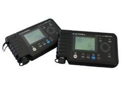 可通過內(nèi)置電橋盒簡單連接應(yīng)變片，測量范圍廣：±300000×10-6應(yīng)變量可簡單收錄在SD存儲(chǔ)卡內(nèi)，將數(shù)據(jù)移動(dòng)到PC進(jìn)行管理采用可簡單購入的5號(hào)電池驅(qū)動(dòng)
