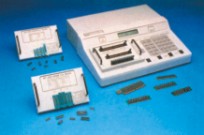 單機操作或PC介面控制，具有“單鍵測試”功能。對運算放大器及電壓比較器提供穩(wěn)定度、輸出位準(zhǔn)栘偏移及頻率響應(yīng)之快速功能檢測